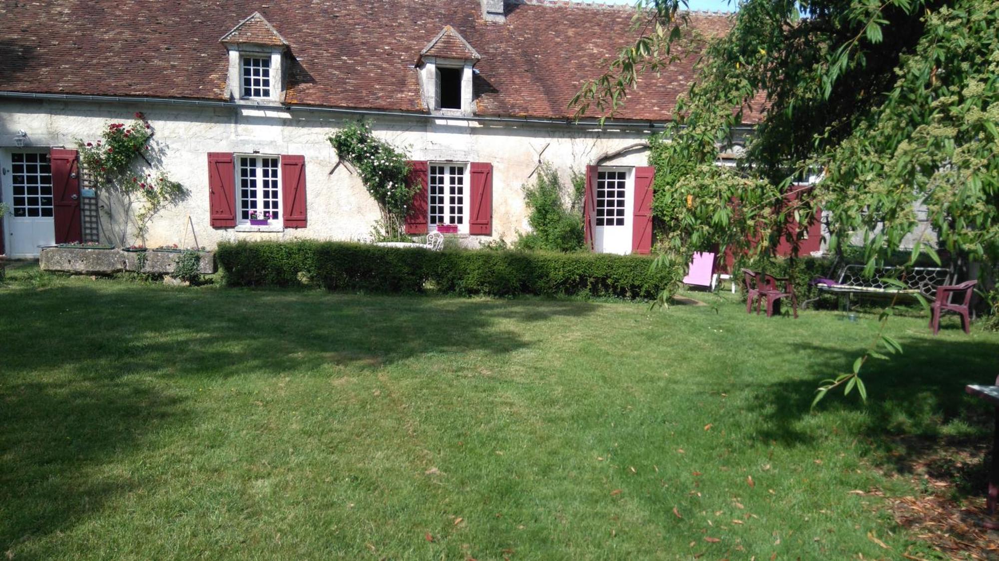 Le Vol Du Papillon Hotell Treigny Exteriör bild