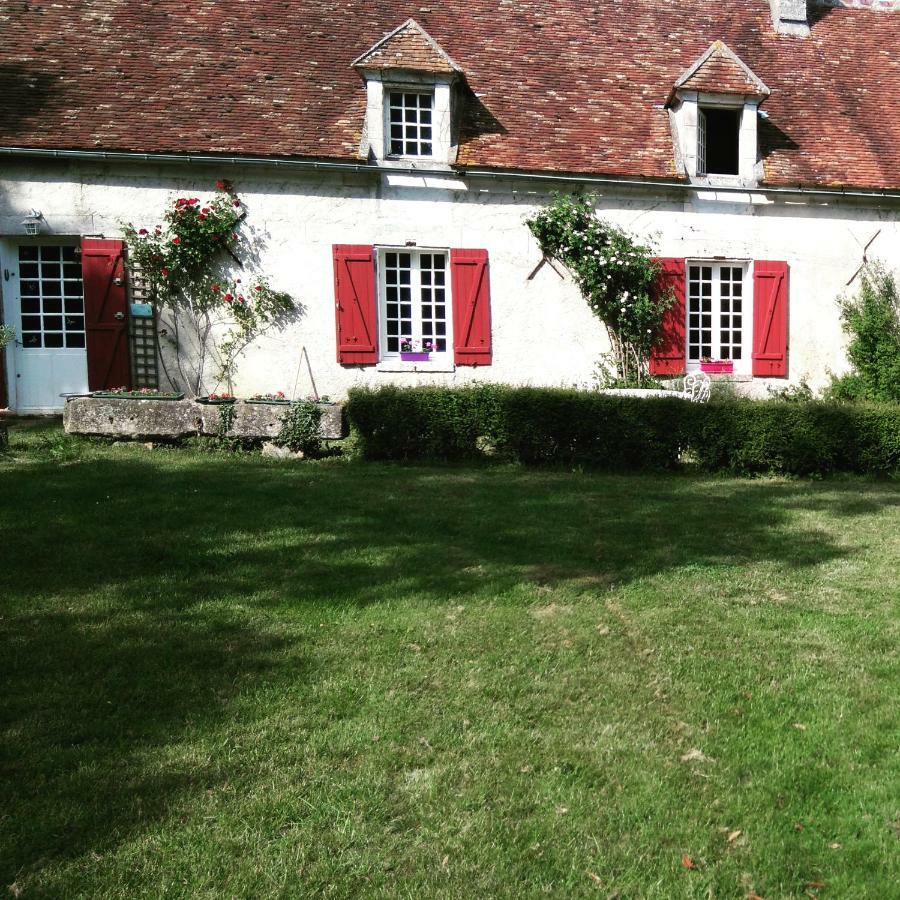 Le Vol Du Papillon Hotell Treigny Exteriör bild