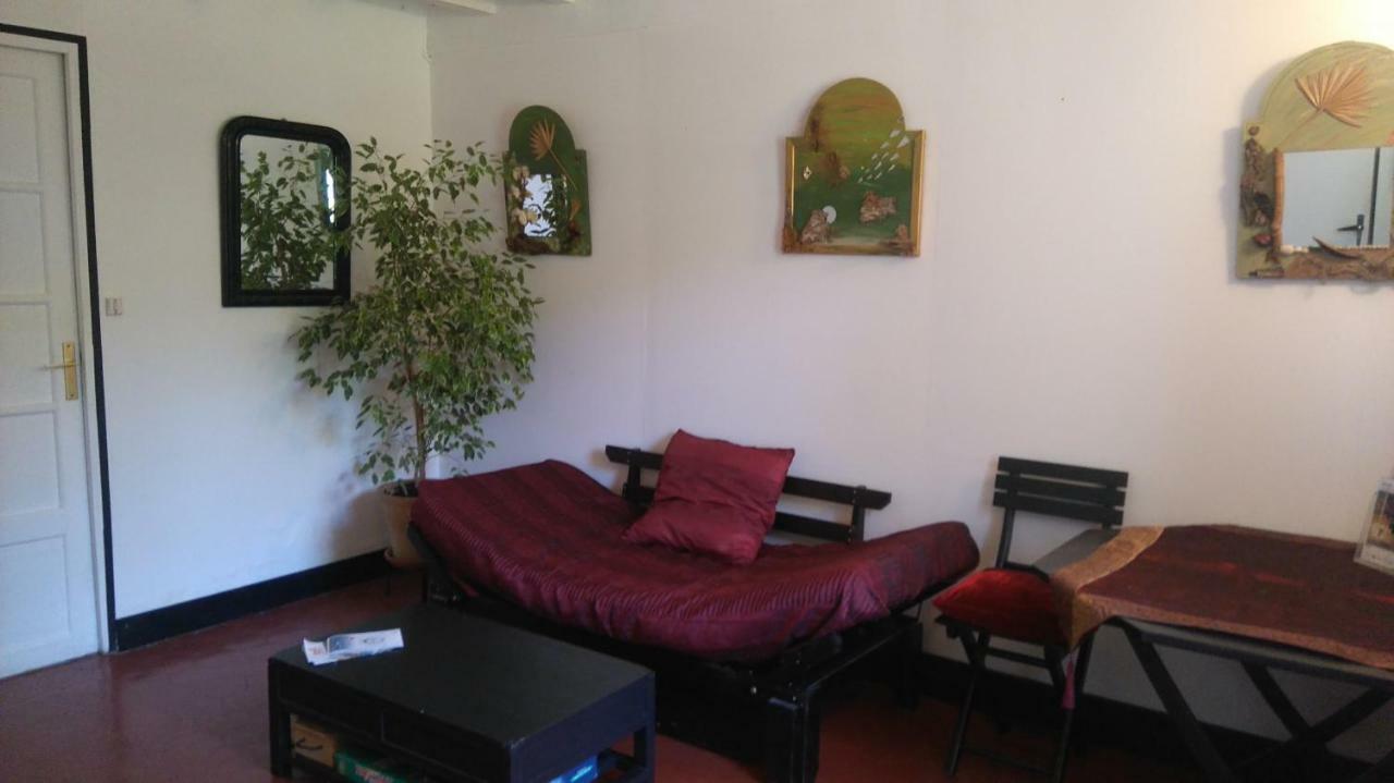 Le Vol Du Papillon Hotell Treigny Exteriör bild