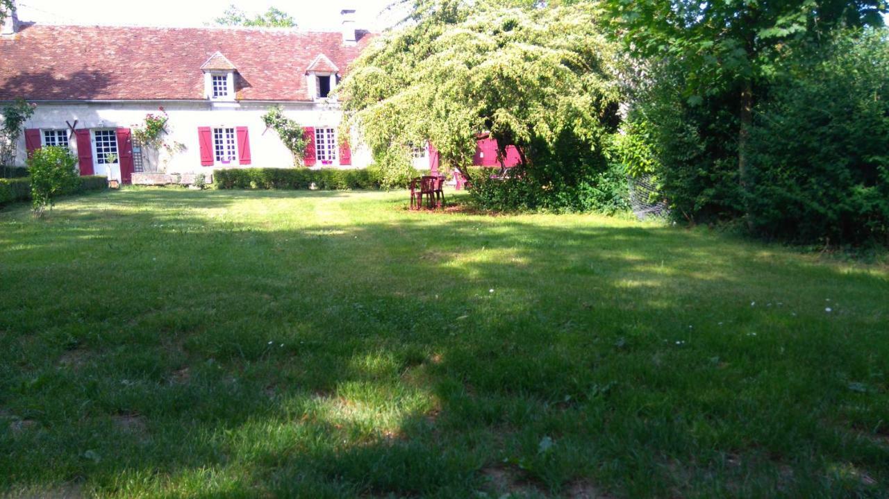 Le Vol Du Papillon Hotell Treigny Exteriör bild